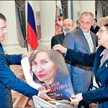 Dmitrij Miedwiediew otrzymał od swych gości portret zamordowanej w lipcu tego roku w Czeczenii dział