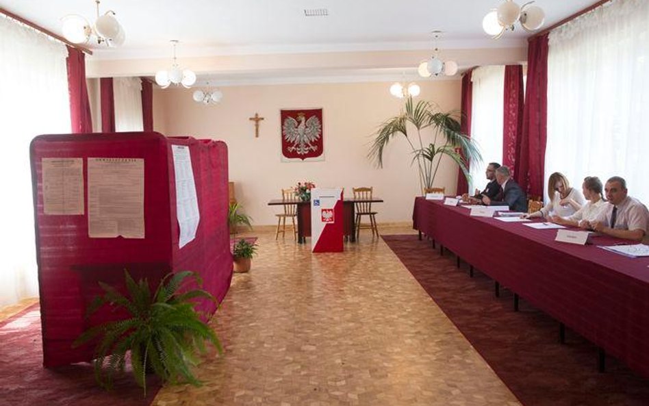 Wzrost poparcia Komorowskiego. Kukiz wyprzedził Ogórek