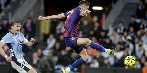 „Niektórzy chcieli go już odesłać na emeryturę". Robert Lewandowski ściga legendy