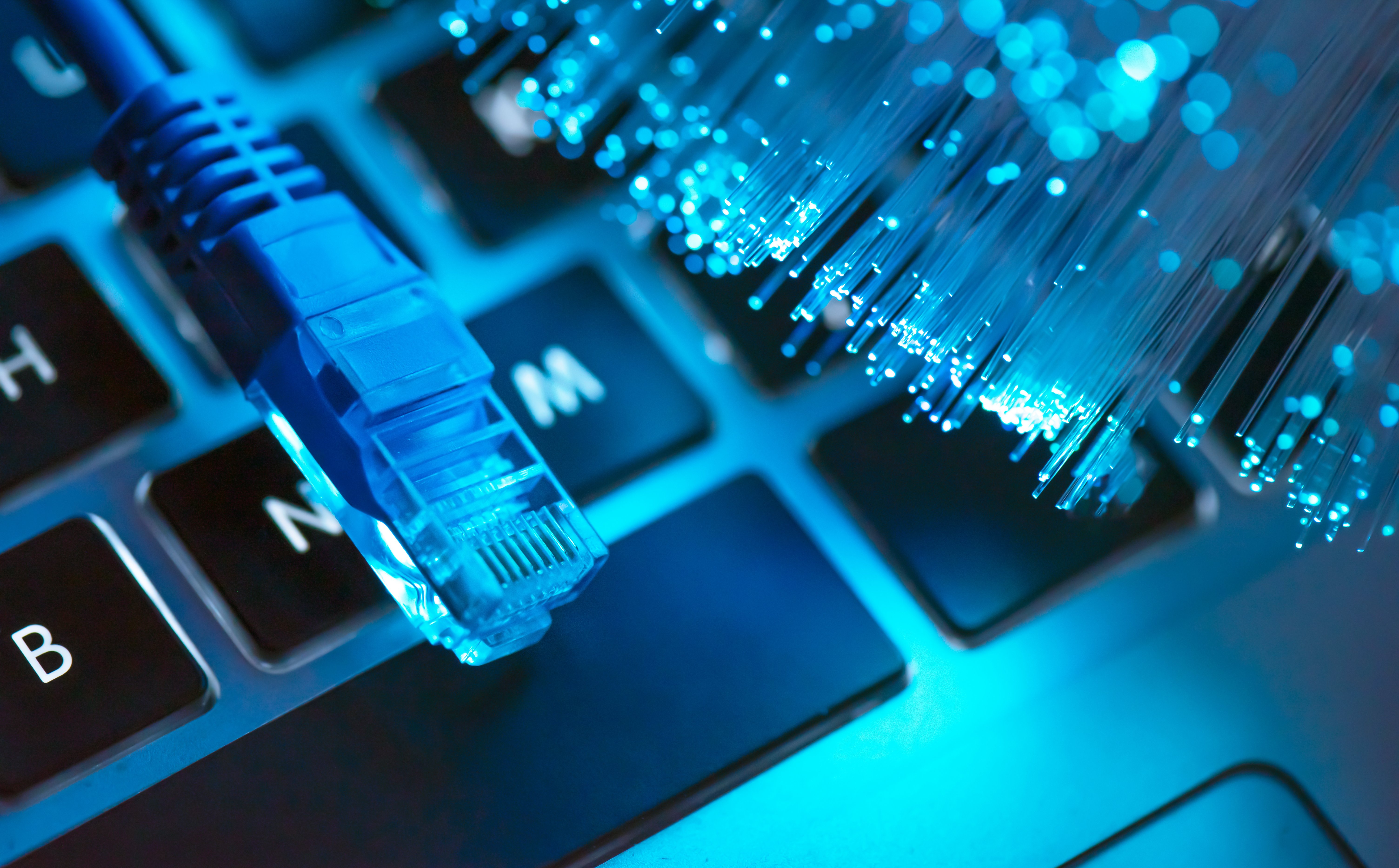 Canal+ sprzedaje światłowód. Czy to zapowiedź rewolucji?