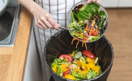 Bezwzględne segregowanie bioodpadów deklaruje 59 proc. badanych. To jednak raczej myślenie życzeniow
