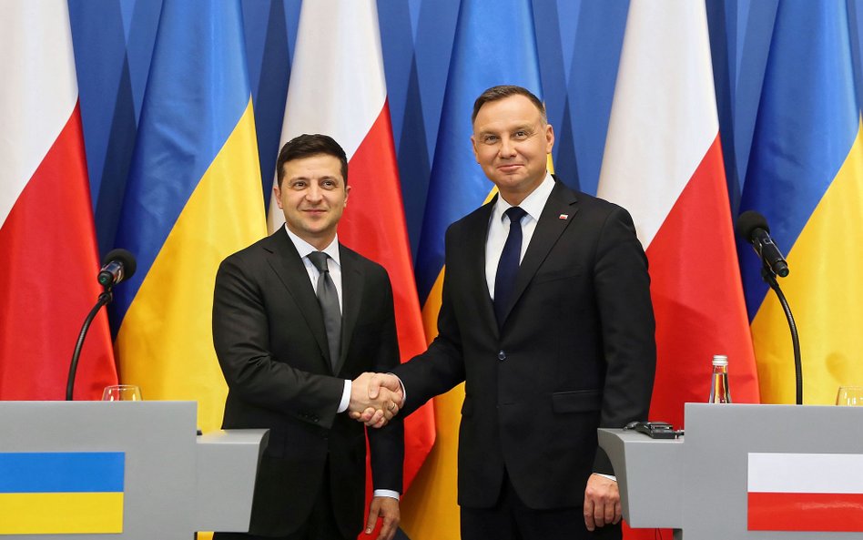 Prezydent Andrzej Duda (P) oraz prezydent Ukrainy Wołodymyr Zełenski (L)