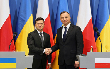 Prezydent Andrzej Duda (P) oraz prezydent Ukrainy Wołodymyr Zełenski (L)
