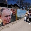 Wizerunek Putina na wystawie zdjęć patriotycznych w parku miejskim w Symferopolu na Krymie, 25 kwiet