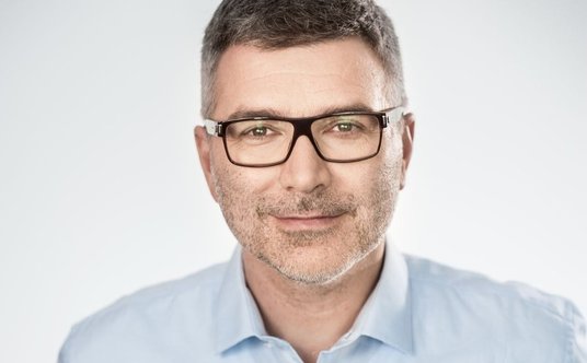 Artur Miernik – doradca w obszarze transformacji biznesowej, rynku pracy, HR i przywództwa. Pracuje 