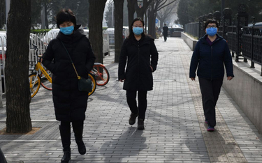 Chiny: Zmiana informacji o liczbie chorych. Wirus w więzieniach