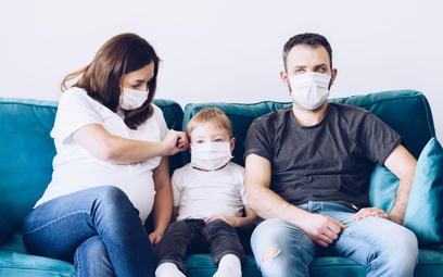 Oddać ludziom to, co zabrała im pandemia - nowe przepisy o pandemicznych świadczeniach dla rodzin