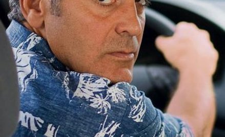 Matt King (George Clooney) tropi w filmie kochanka swojej umierającej żony. „Spadkobiercy” od jutra 