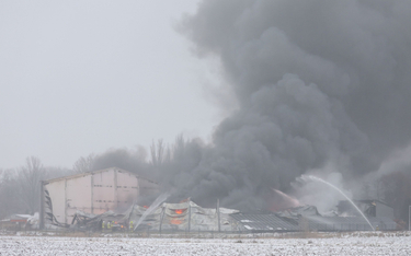 Pożar hali produkcyjnej położonej przy ul. Umiastowskiej w Ołtarzewie