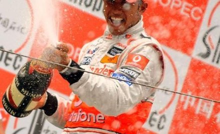 Lewis Hamilton ma powody świętowania. Utrzymał prowadzenie w klasyfikacji ogólnej i jest w najlepsze