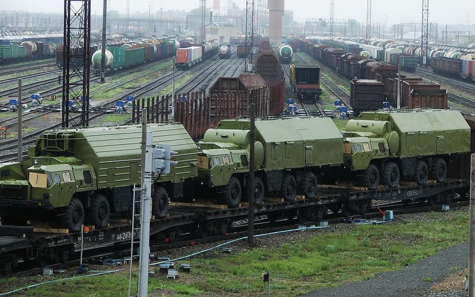 System S-300 podczas transportu koleją (Fot. Sergeev Pavel)