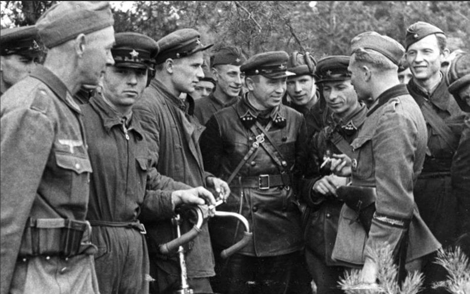 Spotkanie żołnierzy Wehrmachtu i Armii Czerwonej 20 września 1939 r., na wschód od Brześcia