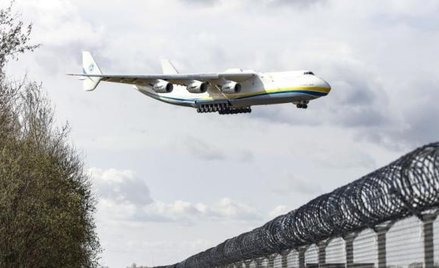 Wielki transport sprzętu ochronnego z Chin przybył w zeszłym tygodniu na warszawskie Lotnisko Chopin