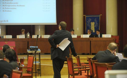 Udział w sesji usprawiedliwia nieobecność