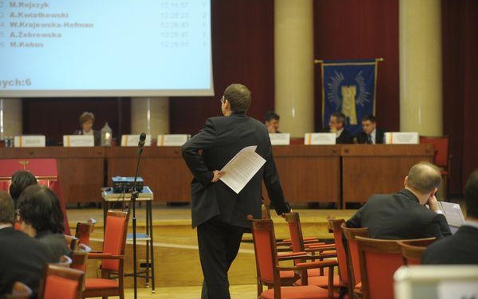 Udział w sesji usprawiedliwia nieobecność