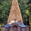 Kaplica grobowa w Rapie powstała w 1795 r., choć niektóre źródła mówią o roku 1808, a nawet 1811.
