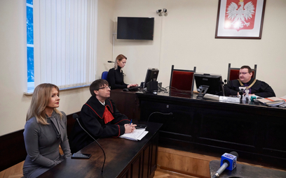 Pokrzywdzona Natalia Nitek-Płażyńska na sali sądowej.