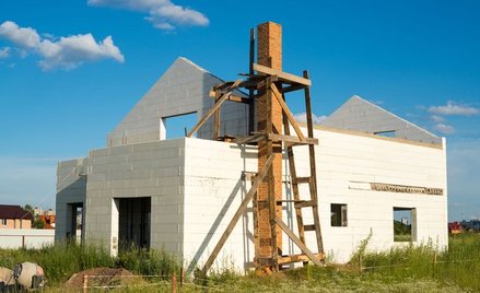 Sejm uchwalił: mniej formalności na budowie, pieniądze na termomodernizację