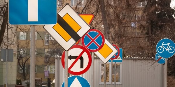 Polish drivers face costly fines and a forest of road signs, WEI report says