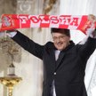 Prezydent oddał premierowi szalik