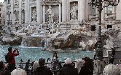 Turyści utopili 1,4 miliona euro w fontannie di Trevi