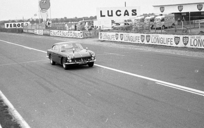 Ferrari 250 GTE 2+2 zaprezentowano po raz pierwszy w 1960 roku podczas 24-godzinnego wyścigu Le Mans