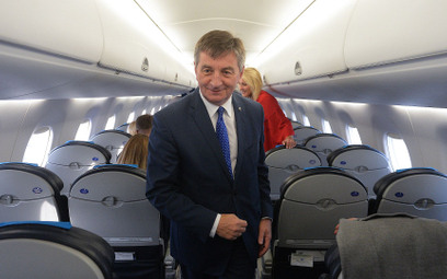 Były marszałek Sejmu Marek Kuchciński na pokładzie samolotu rządowego.