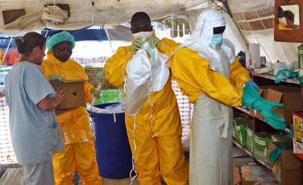 Walka z epidemią wymaga zachowania najwyższej ostrożności. Lekarze są szczególnie narażeni na zakaże