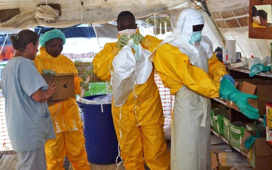 Walka z epidemią wymaga zachowania najwyższej ostrożności. Lekarze są szczególnie narażeni na zakaże
