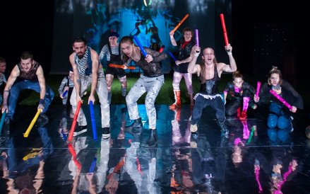 „Szkoła błaznów”, Wrocławski Teatr Pantomimy, scena zbiorowa.