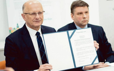 Podpisanie lubelskich „Standardów pieszych”. Na zdjęciu Andrzej Brzeziński  z prezydentem Lublina Kr