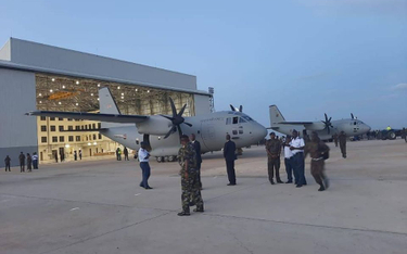 Pierwsze dwa kenijskie Spartany po przylocie do Nairobi. Fot./Siły Powietrzne Kenii.