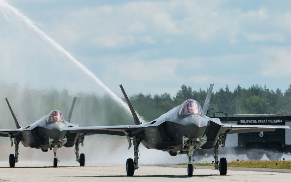 Powietrzne tankowce wydłużą czas, przez jaki myśliwce F-35 będą mogły przebywać w powietrzu