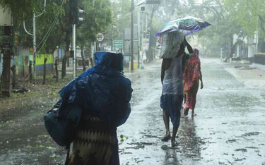 Ciemności kryją Kalkutę: Cyklon pustoszy Indie i Bangladesz