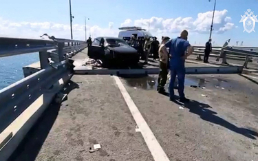 Rosyjscy śledczy na miejscu eksplozji. Most Krymski, 17 lipca 2023 r.