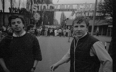 Piotr Semka i Jacek Kurski pod Stocznią Gdańską w 1988 roku