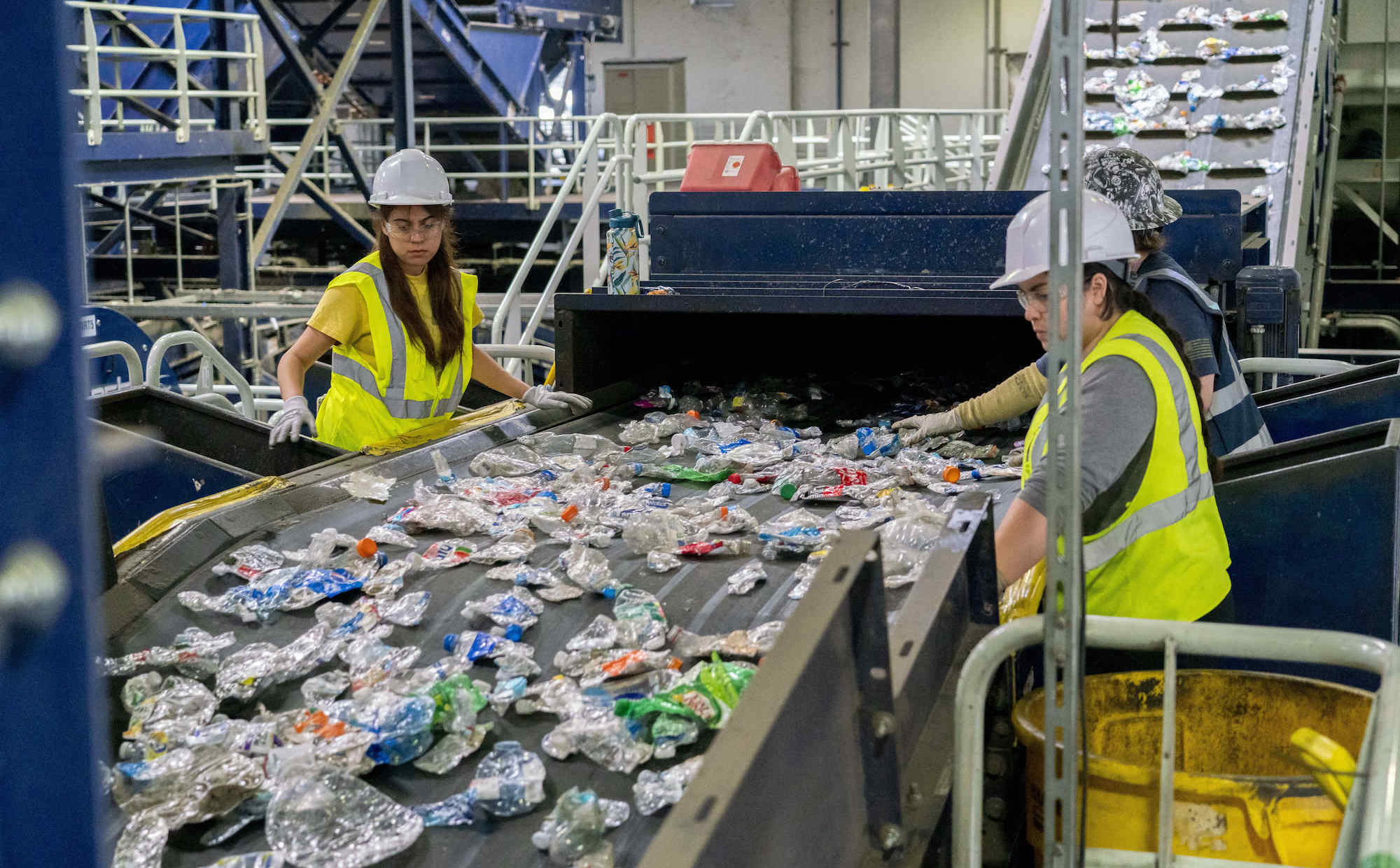 Świat nie radzi sobie z recyklingiem plastiku. Nowe dane nie napawają optymizmem