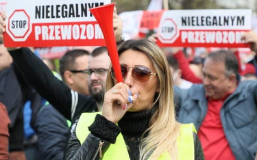 Taksówkarze znowu protestują blokując wjazd do Warszawy