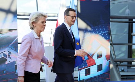 Przewodnicząca Komisji Europejskiej Ursula von der Leyen (L) oraz premier RP Mateusz Morawiecki (P)