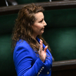 Monika Pawłowska podczas ślubowania poselskiego w Sejmie. Posłów PiS nie było na sali