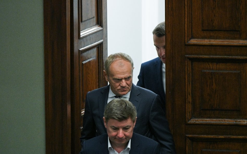Na kogo głosowaliby Polacy, gdyby największe partie wystartowałyby w wyborach jako dwa szerokie blok
