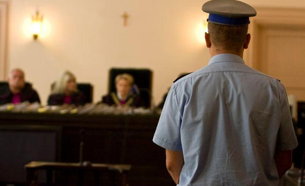 Konwojowanie utrudnia pracę policji