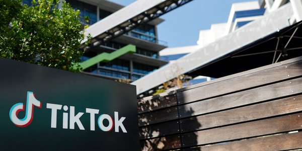 Chiński smok zżera e-commerce. Dr Jacek Kotarbiński: Stawka? Kontrola nad danymi
