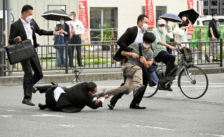 Zabójca Shinzo Abe tworzył w domu broń. Podał policji motyw działania