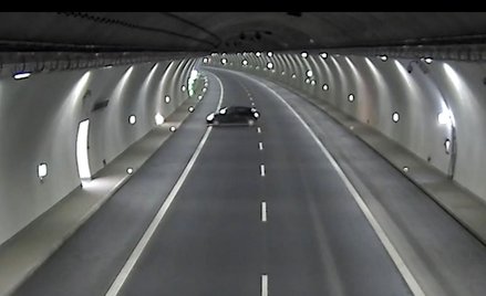 Pojechał pod prąd w tunelu na Zakopiance. GDDKiA publikuje wideo