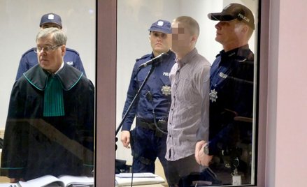 Oskarżony Adam Z. i adwokat Ireneusz Adamczak na sali rozpraw w Sądzie Okręgowym w Poznaniu