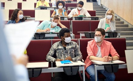 Czy uczelnie mogą stosować sankcje wobec niezaszczepionych studentów
