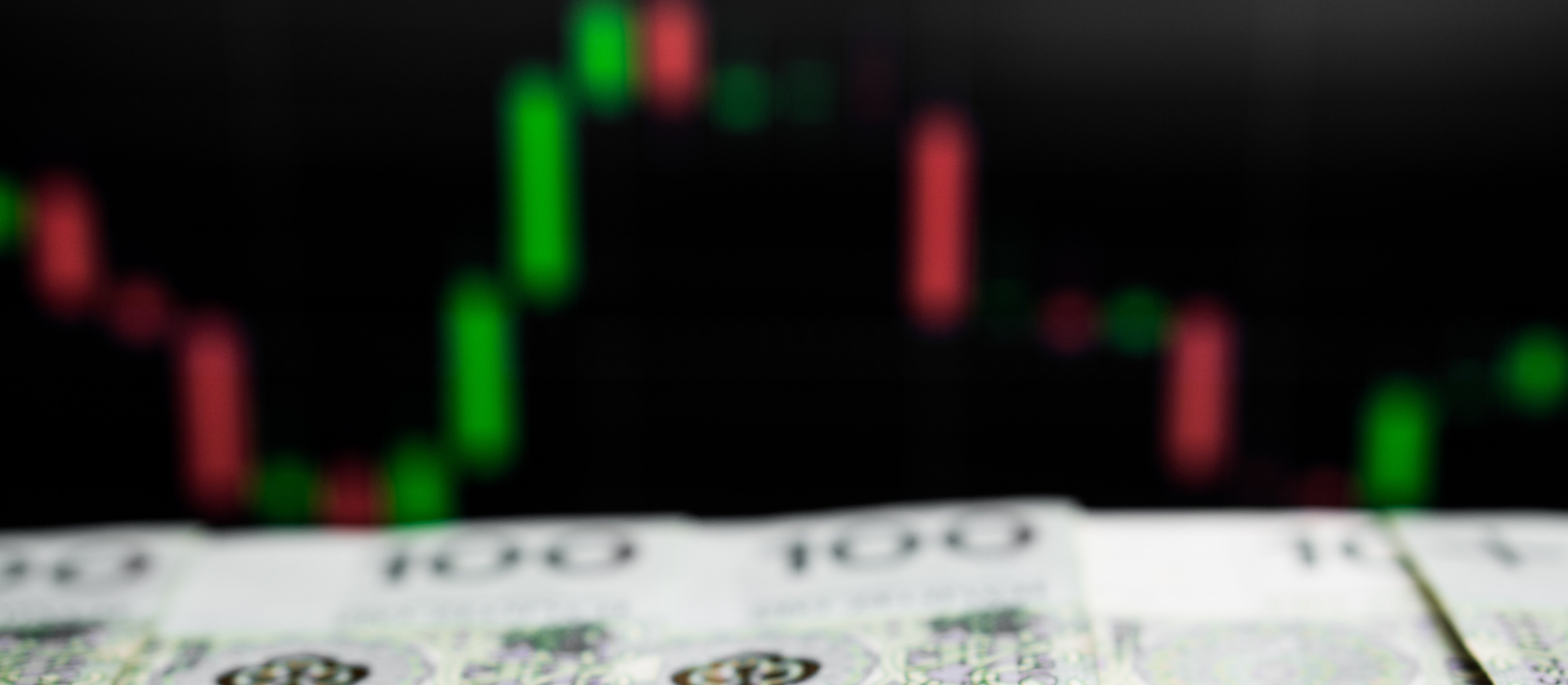 Złoty cierpi przez Adama Glapińskiego
