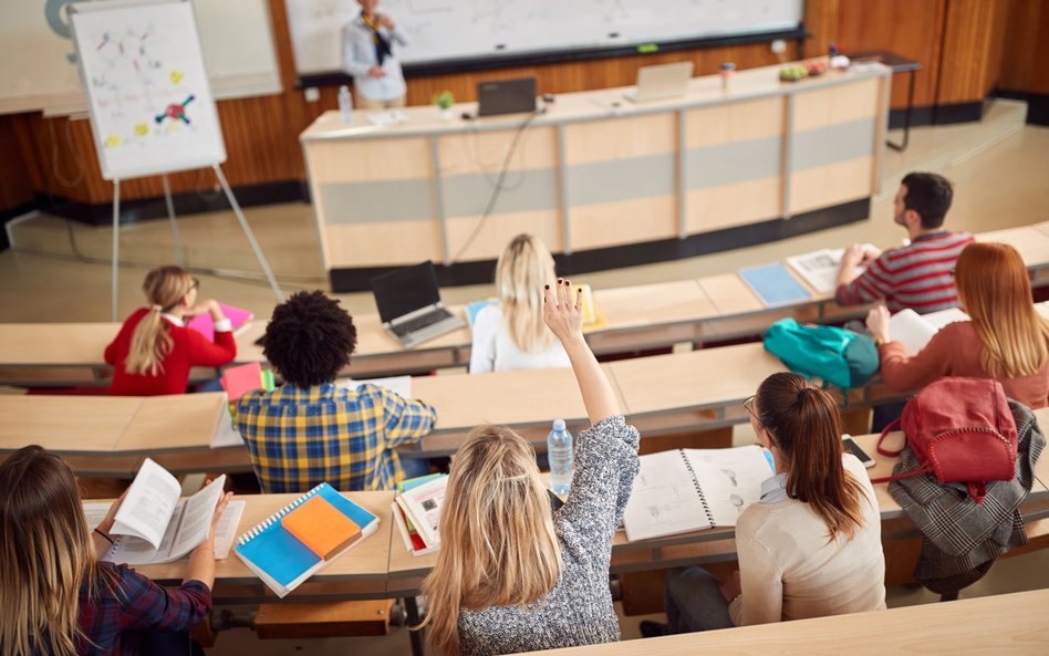 Po wakacjach student może zostać bez prawa do lekarza z NFZ