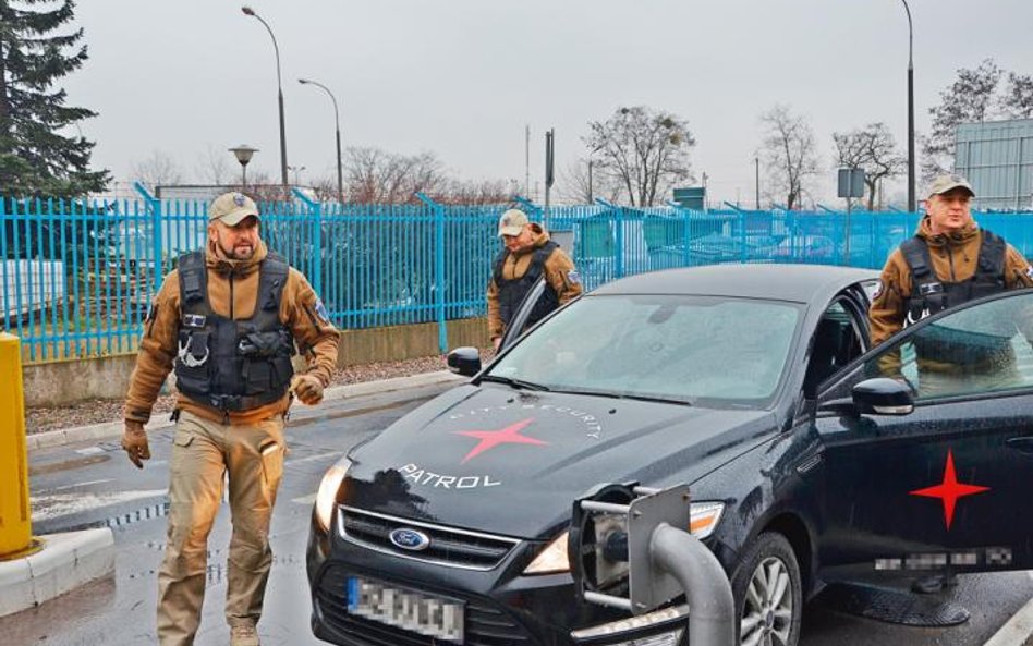 Zakres usług security i ich koszty, trzeba dostosowywać do potrzeb i możli- wości. Widoczną ochronę 
